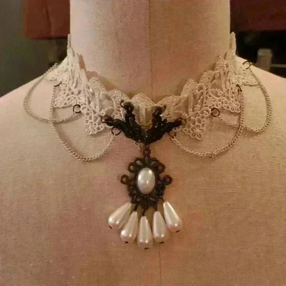 Lace necklace